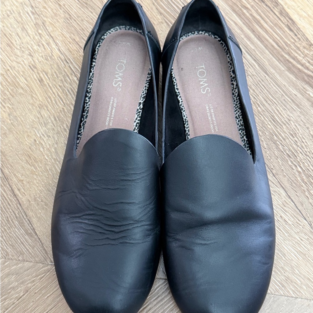 Toms Darcy Black Loafers - Picture 5 of 11